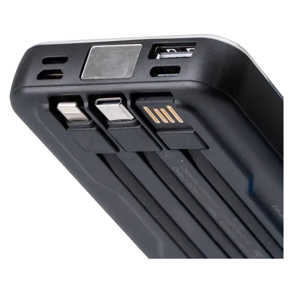 Вбудовані кабелі Lightning, Type-C і USB-A павербанка SmartX X-104 крупним планом